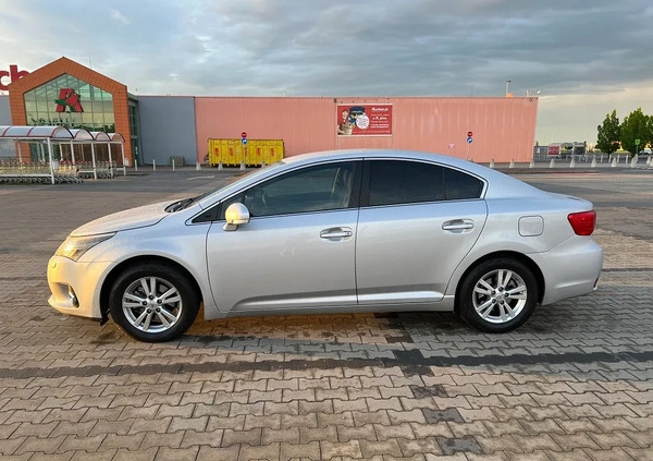 Toyota Avensis cena 31000 przebieg: 319000, rok produkcji 2012 z Poznań małe 56